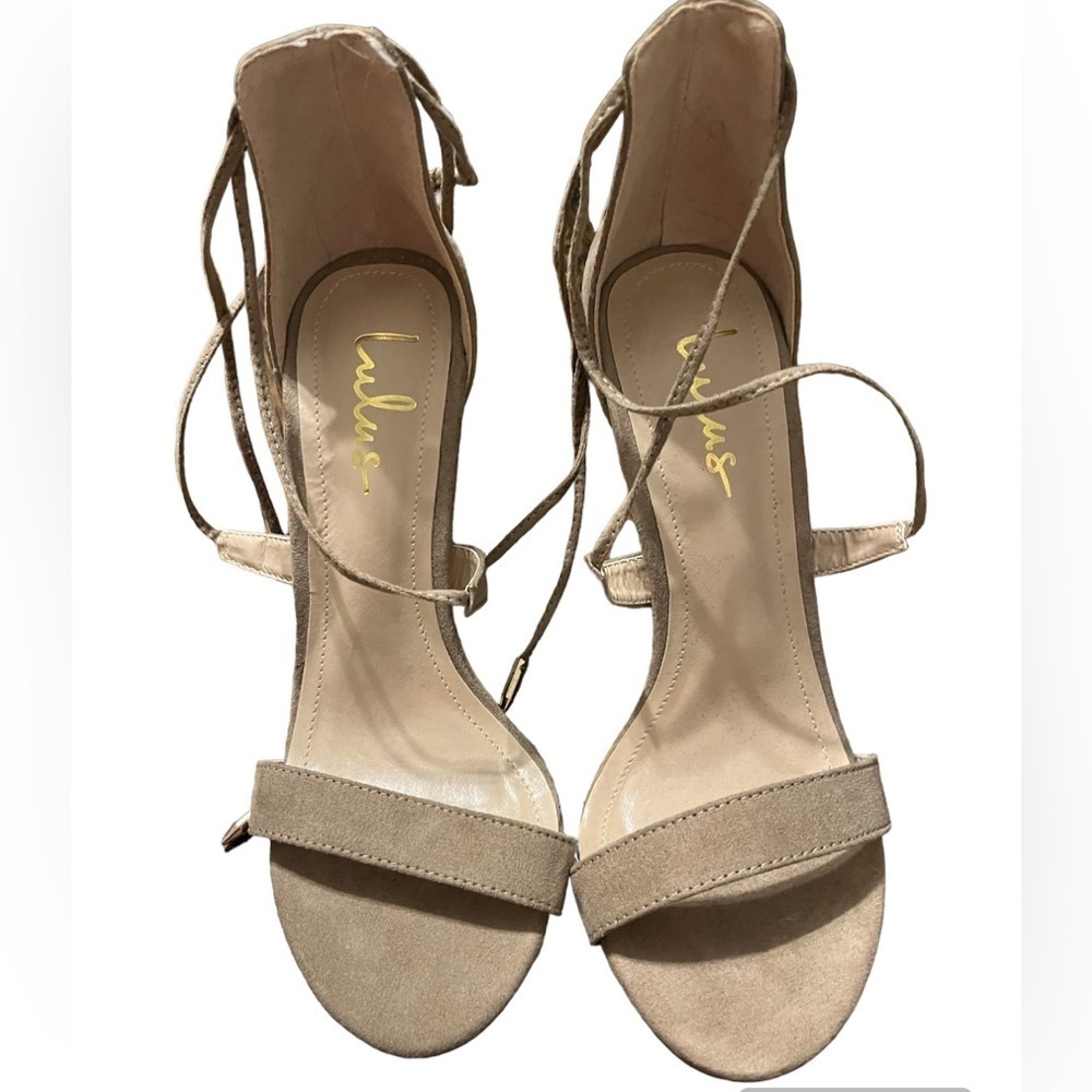 Lulu’s tan open toe pumps